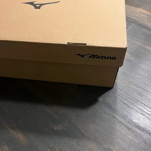 Mizuno Men's Ambition 2 All Surface Sneaker Baseball Shoes. Worn twice - Picture 11 of 11